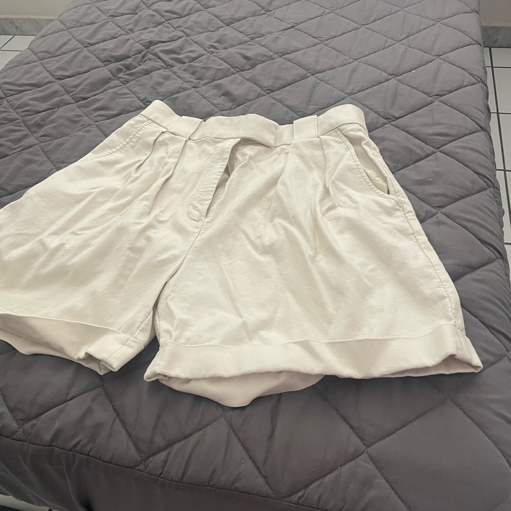 Banana Republic Light Cream Women's Shorts Bermudas